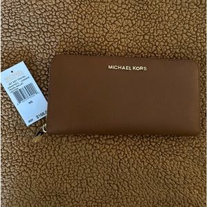 Authentic Michael Kors Large Zipper Travel Jet Set Travel Wallet